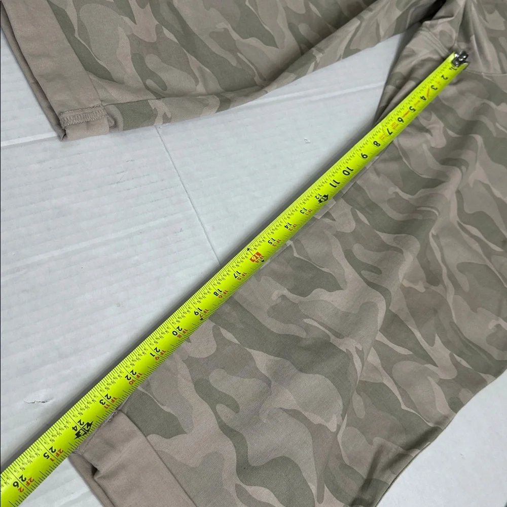 Torrid Sz 24 Women's Light Neutral Camouflage Cropped Pants - Picture 13 of 16